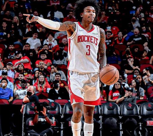 球天下体育网页版-雄鹿队主力球员状态火爆引领全队取胜视频